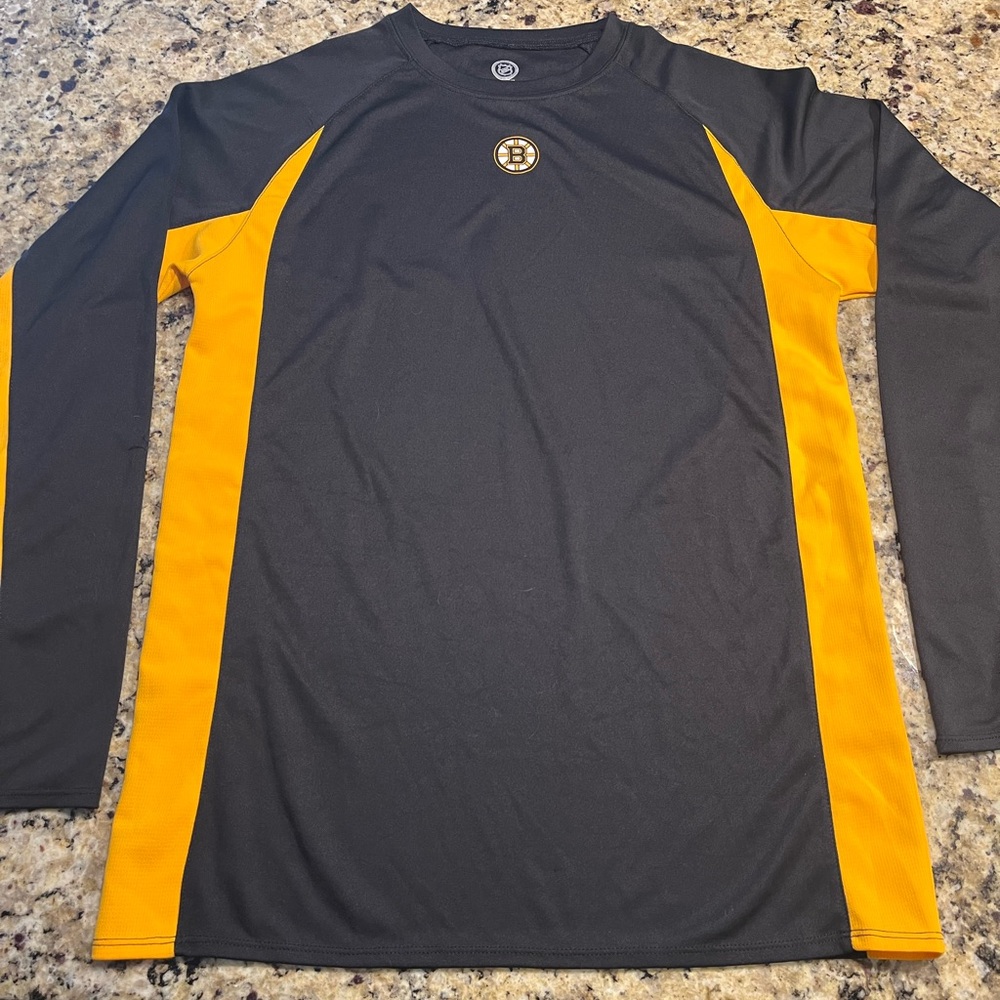 Men’s medium dry fit long sleeved tee shirt